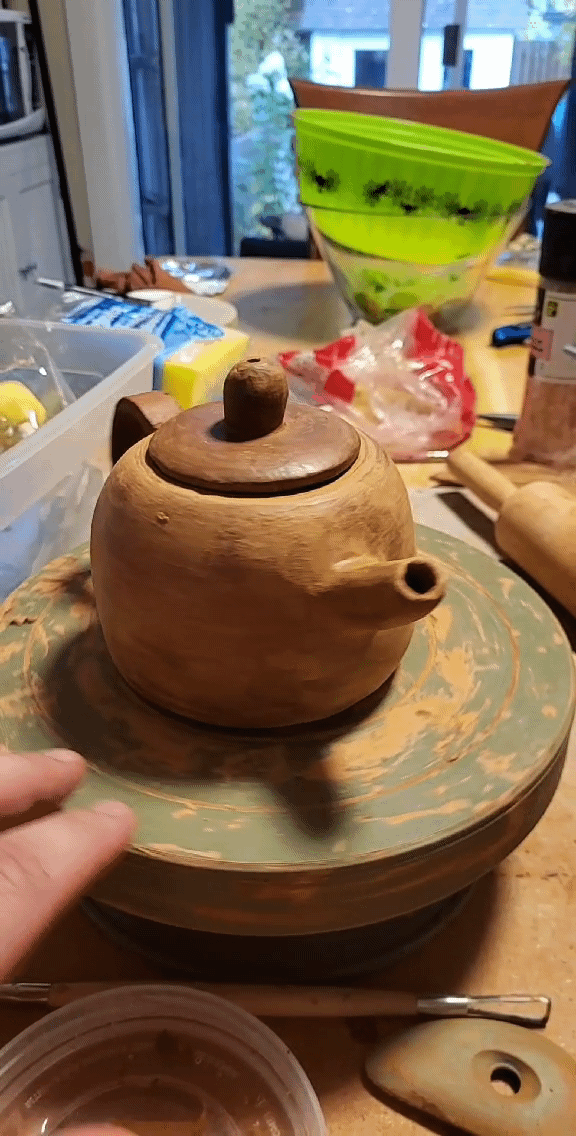 Animated teapot demonstrating the handbuilt pottery blueprint system